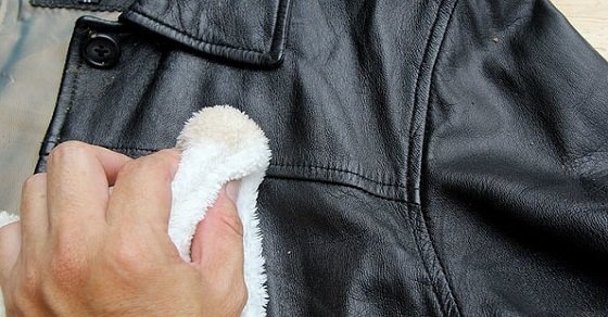 Cách bảo quản áo da khỏi bị mốc